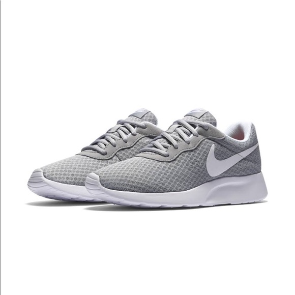 Nike Shoes - ✔️Women’s Nike tanjun